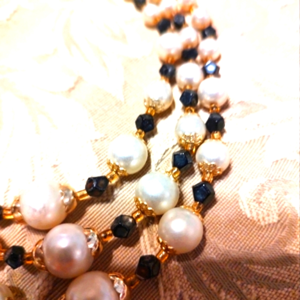 🖤🐺🖤Lovely Vintage Faux Pearl & Iridescent Blue-Black Acrylic Faceted Necklace - Picture 6 of 10